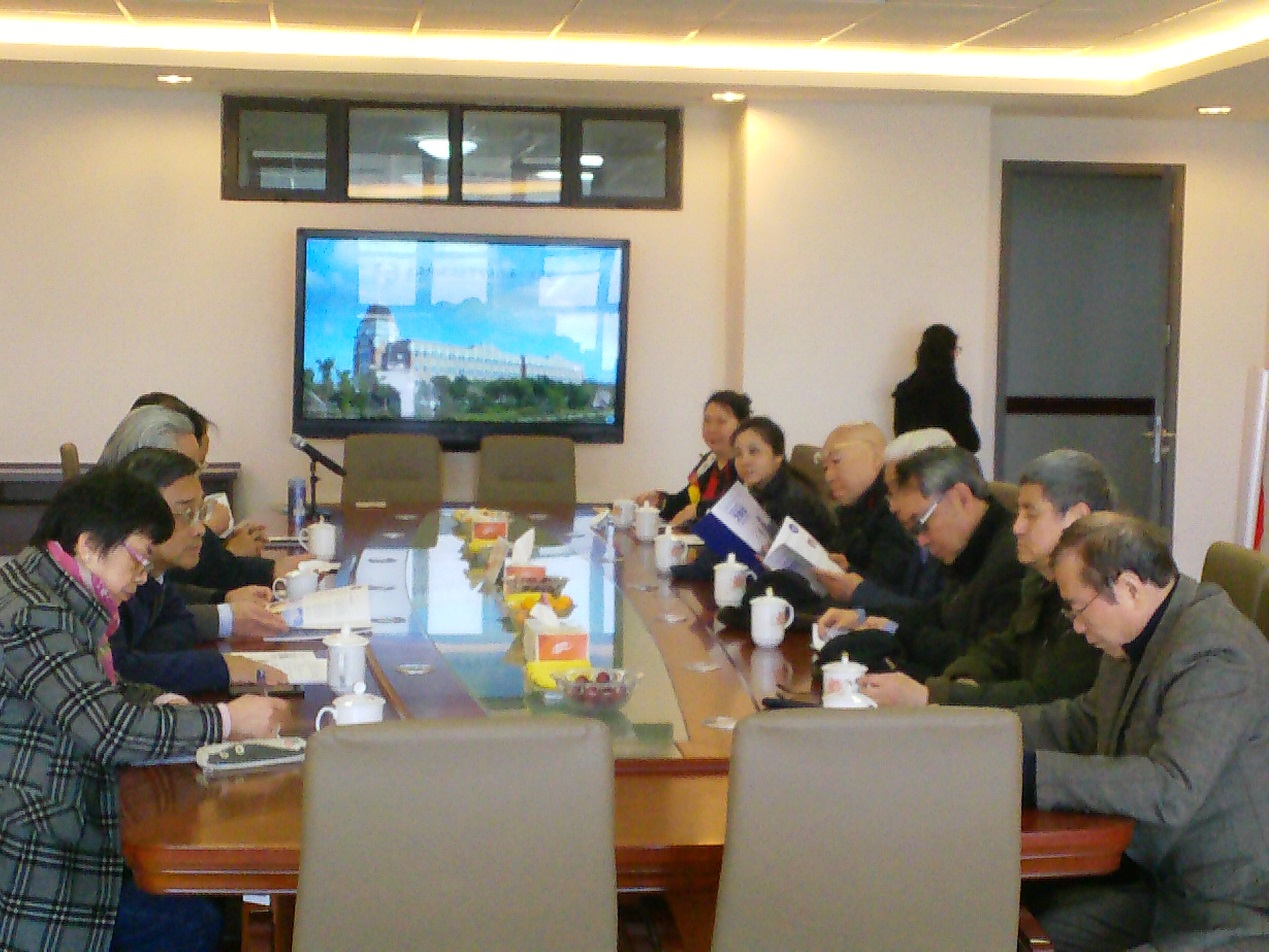 东方国际集团老领导等一行莅临我校崇明校区考察指导