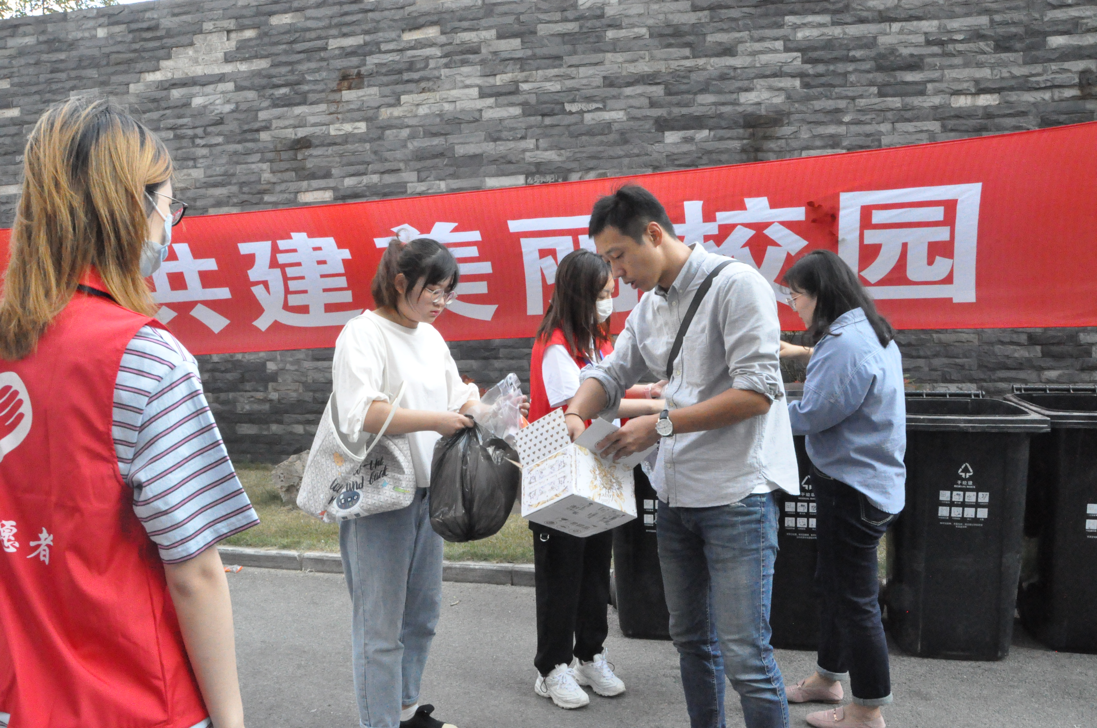 绿色校园新风尚垃圾分类我先行