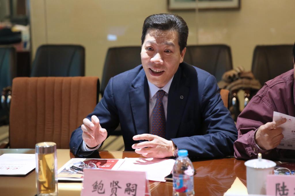 在签约仪式上上外贤达董事长鲍贤嗣首先致辞,祝贺国际人才培养基地